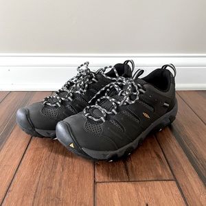 Like NEW Worn Once Keen Koven Waterproof Hiking Shoes Size 10